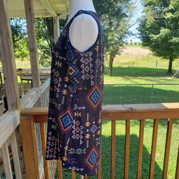 5/$12 Eye Candy Open Shoulder Tunic - Picture 8 of 9